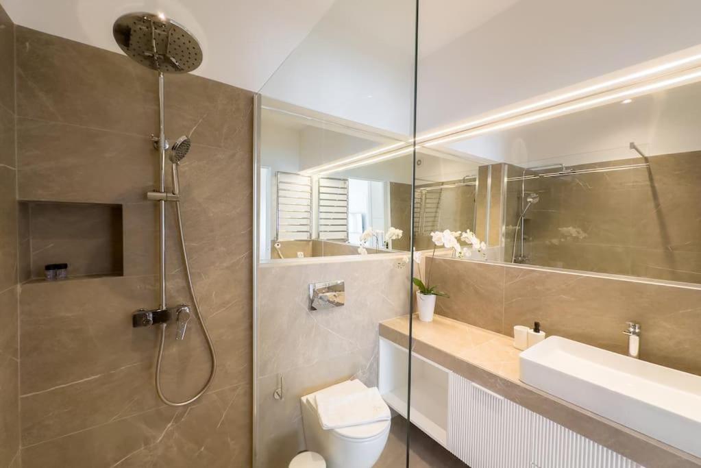 Stylish Comfort In Centre