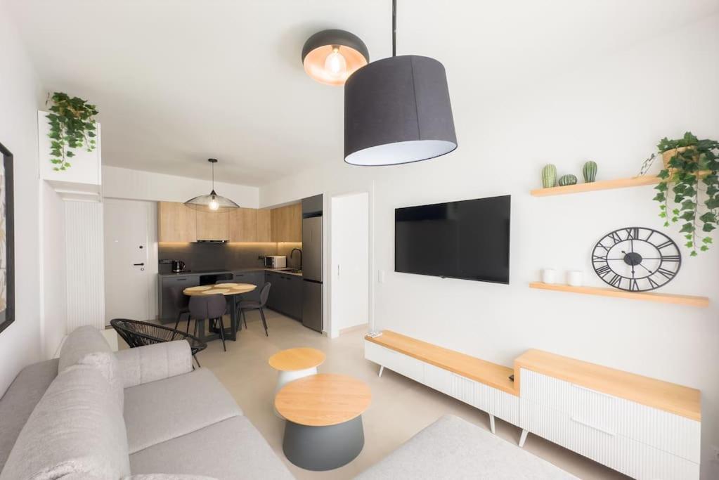 Stylish Comfort In Centre Apartment *